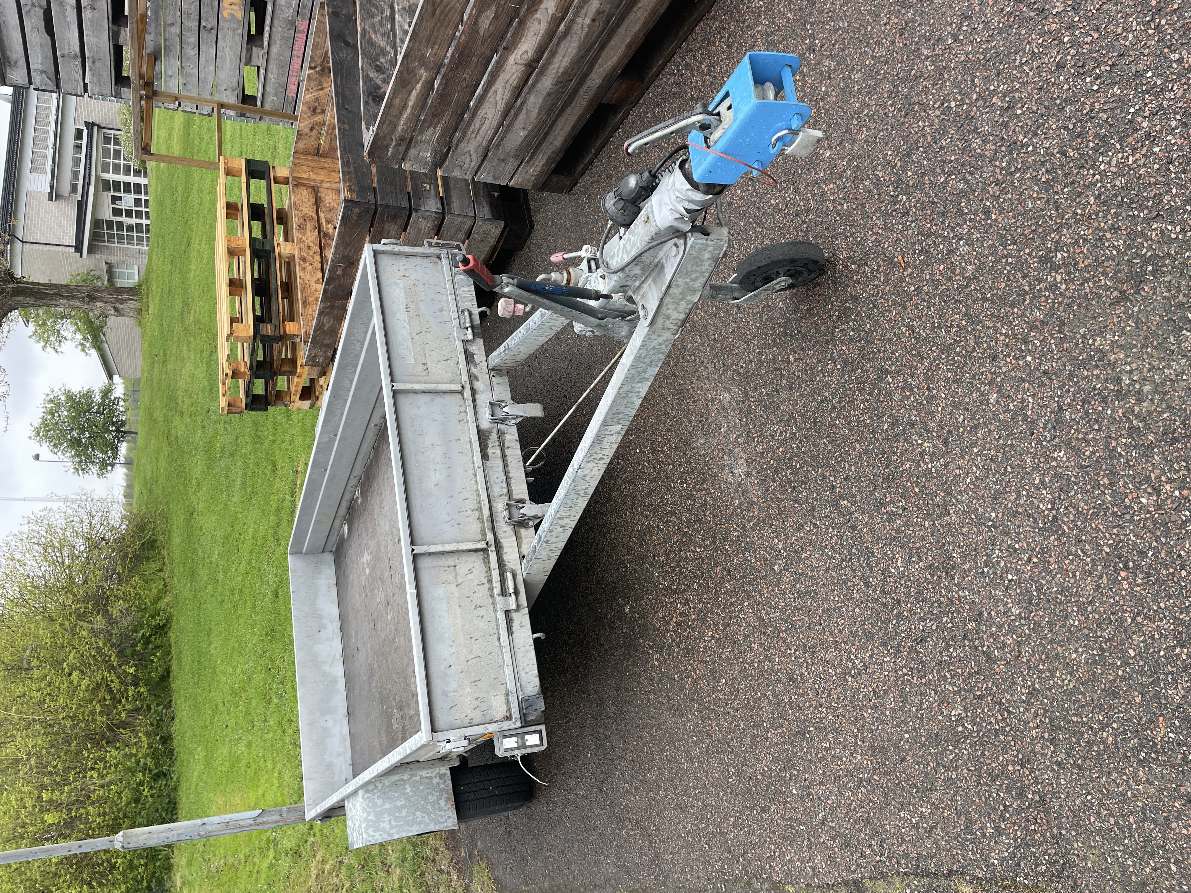 Stabilt släp med 980kg lastvikt