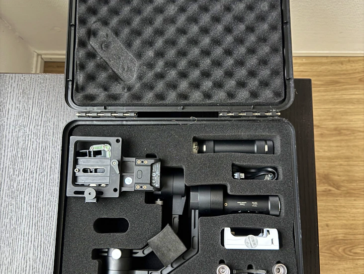 Zhiyun crane v2 3-axis gimbal