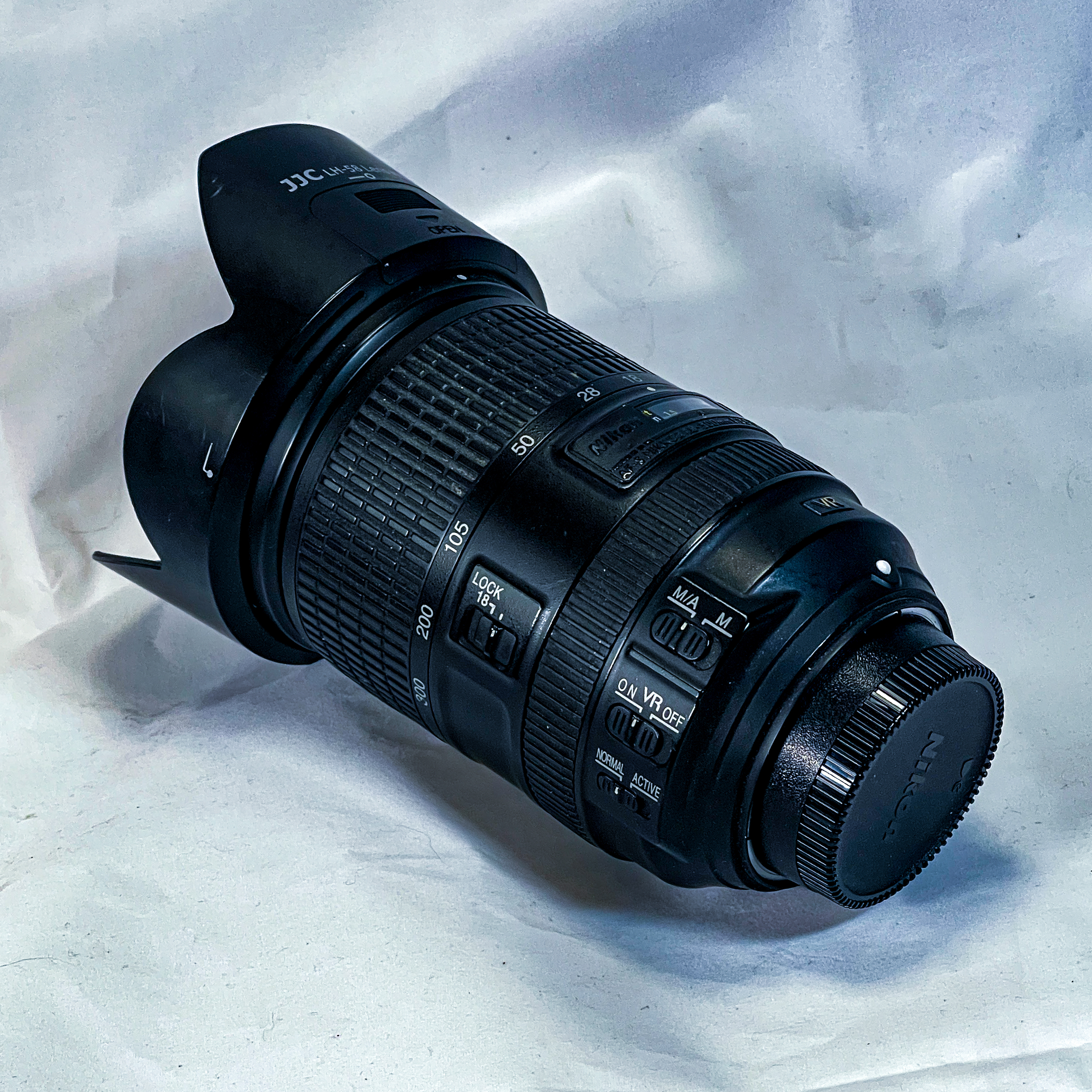 Lens - nikon dx - af-s nikkor 18-300mm 1.35-5.6 ed telephoto