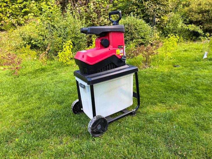 Kraftig kompostkvern til leie – meec tools 2800 w