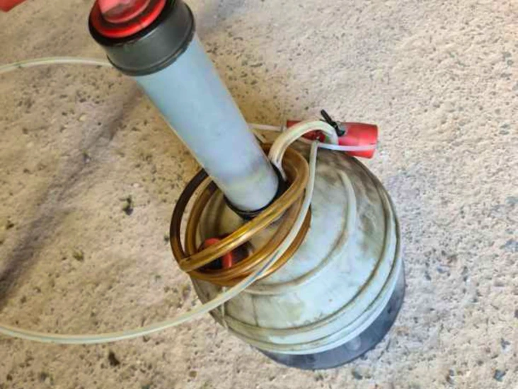 Oljesug med handpump