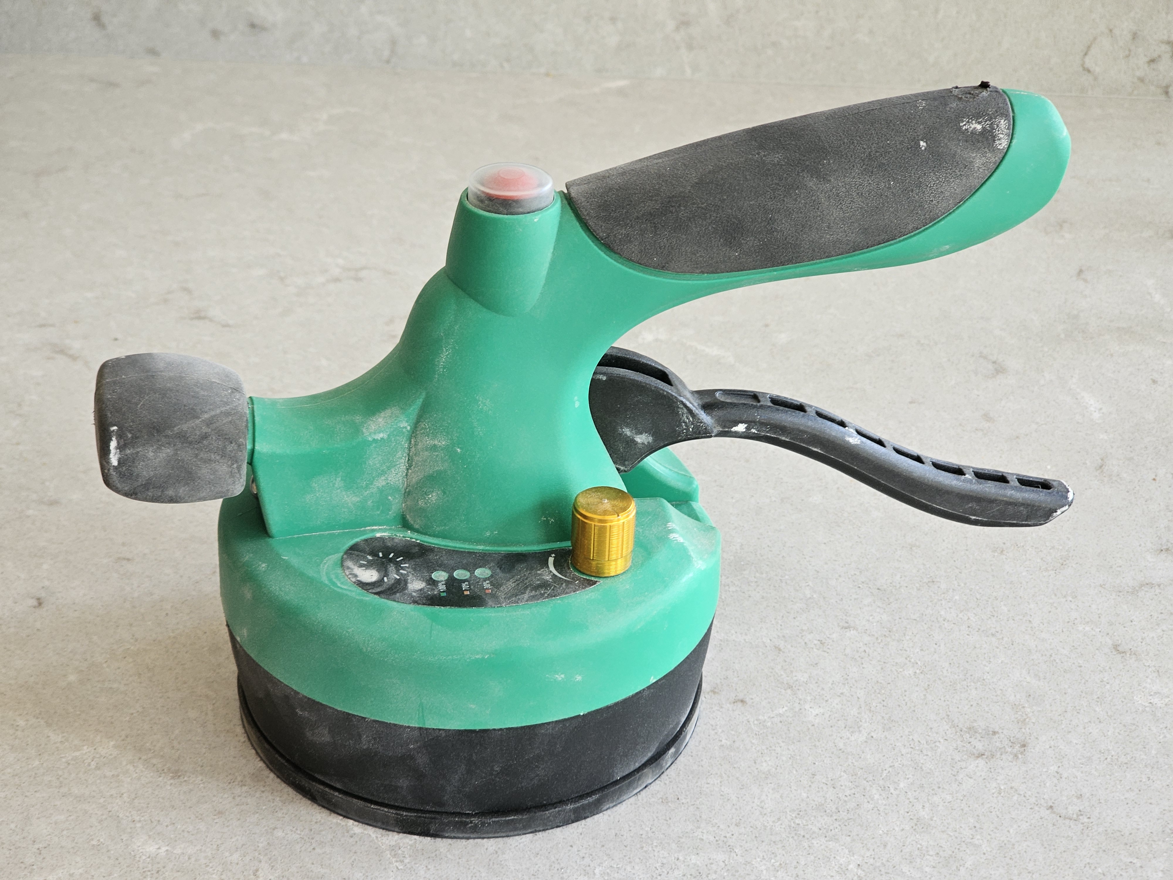 Flisvibrator med sugekopp