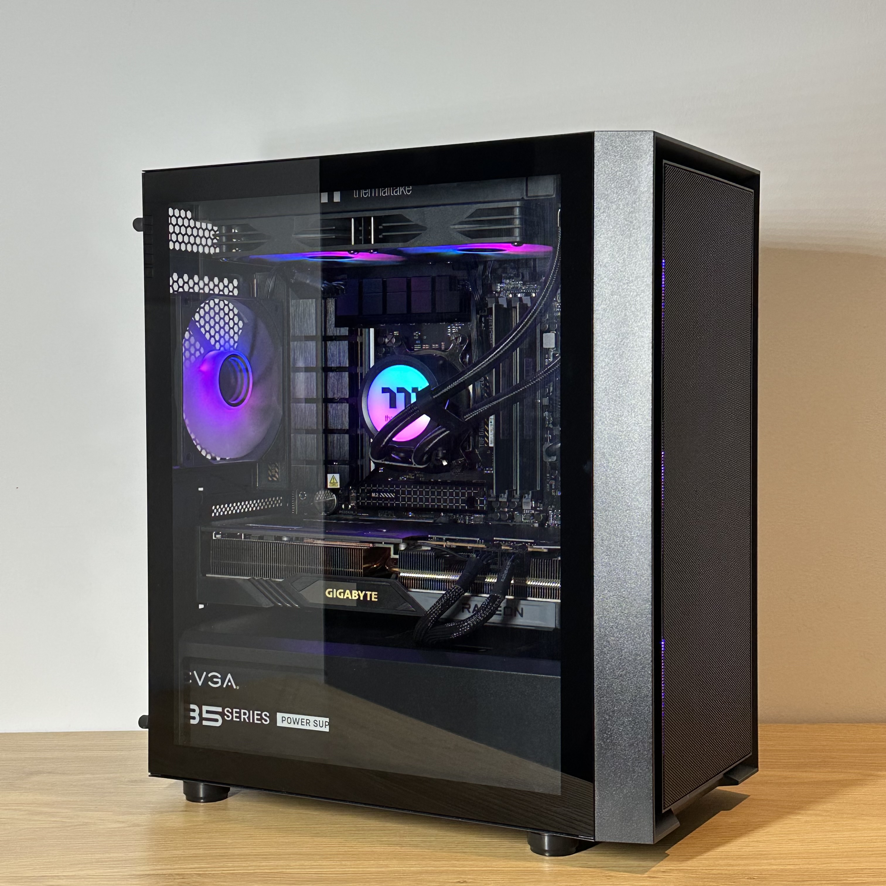 High spec gaming/live streaming pc r5 7500f rx 7800xt 16gb 1tb