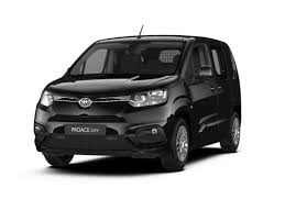 Varebil toyota proace city l1 med sjåfør leies ut 