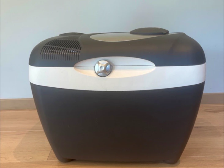 Kjøleboks til bruk i bil mm