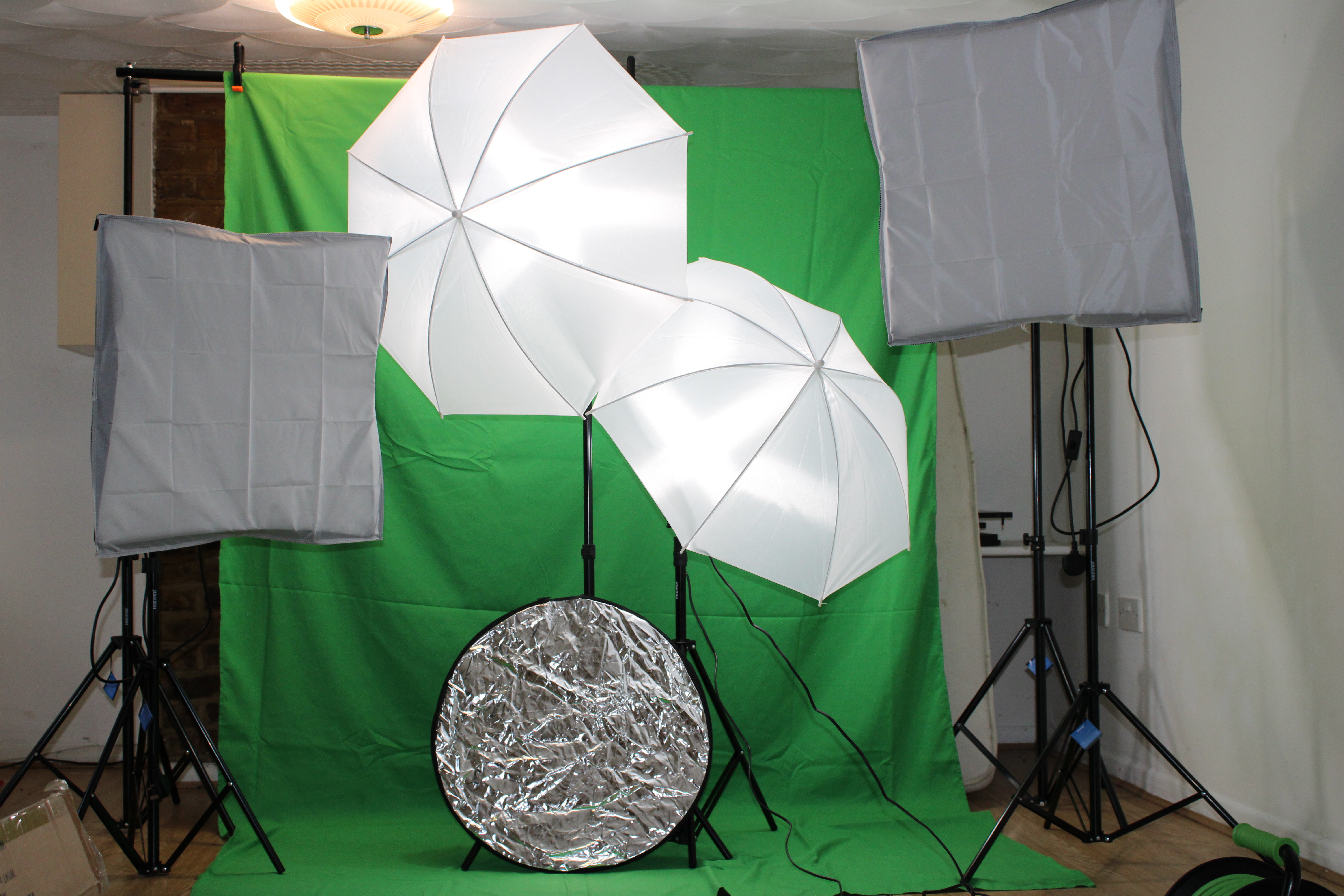 Full studio light with umbrella  and reflector