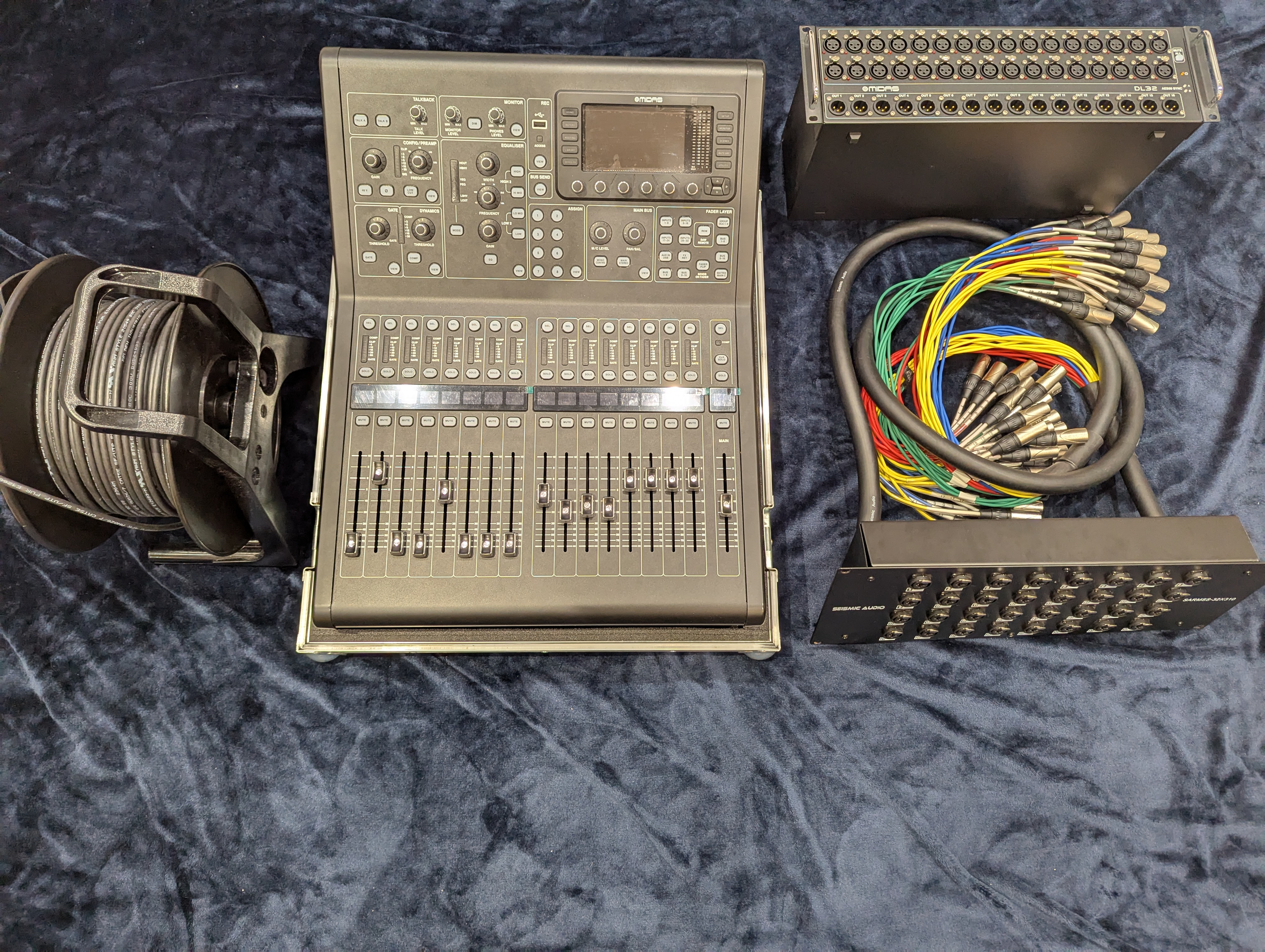 M32r-live mixing desk, dl32 stage box, 32-way xlr splitter and 50m cat5e cable