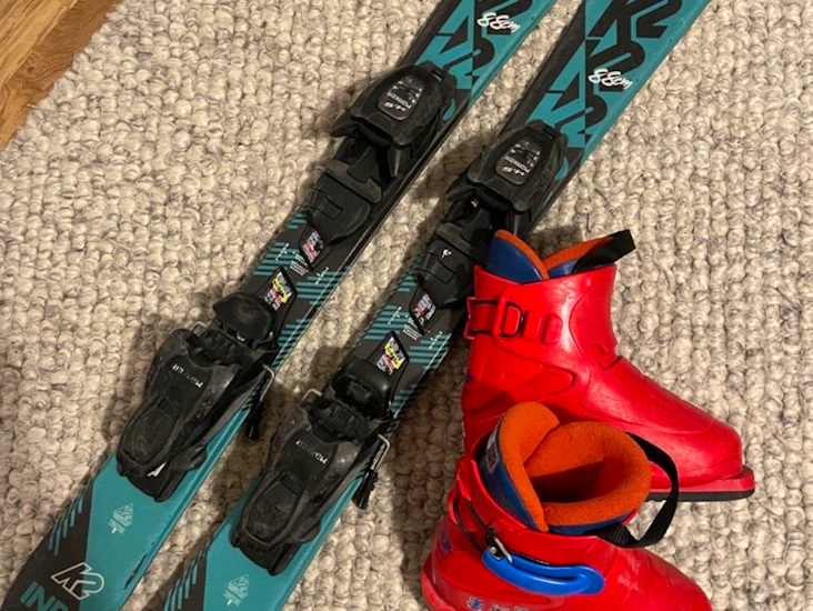 Slalomskidor + pjäxor barn 88cm