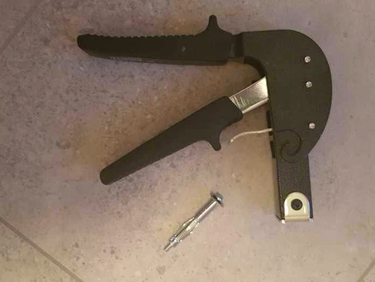 Tång för skruvankare