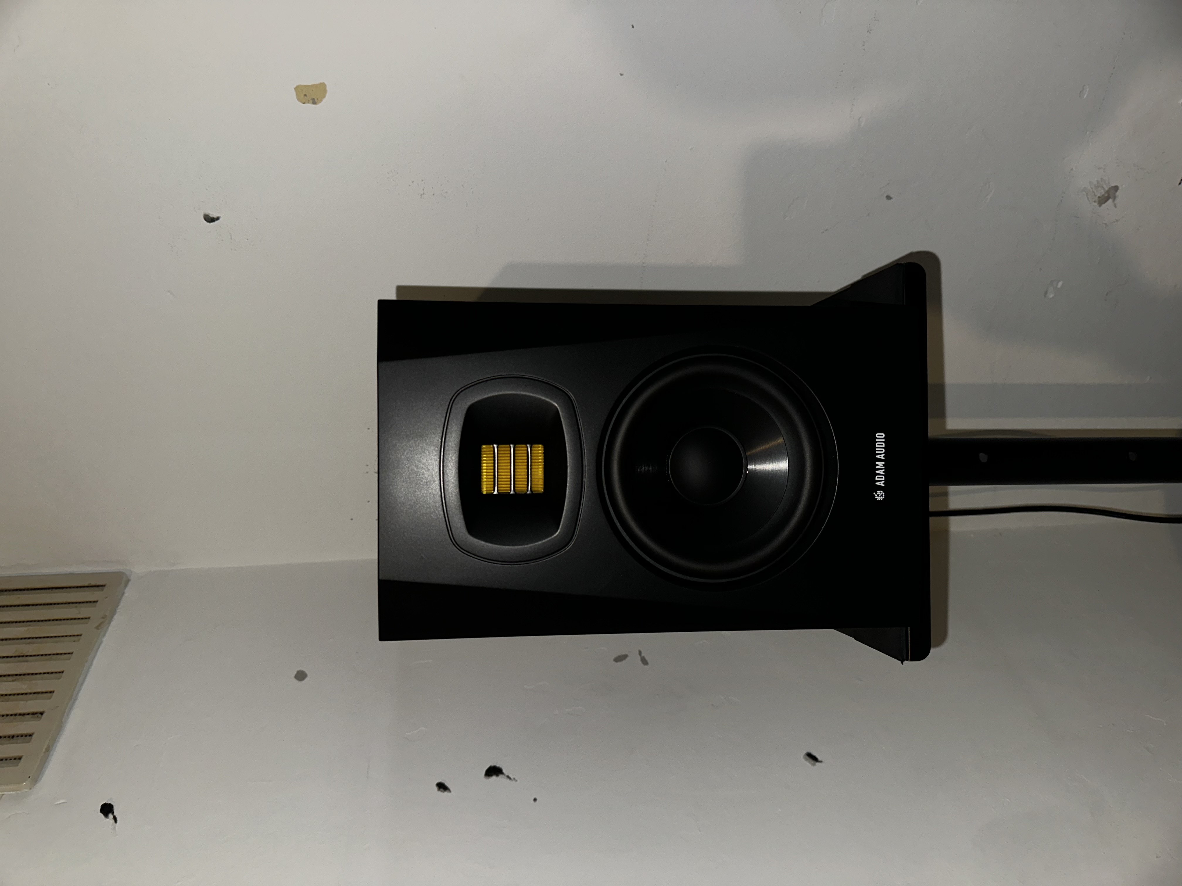 Adam audio t5v