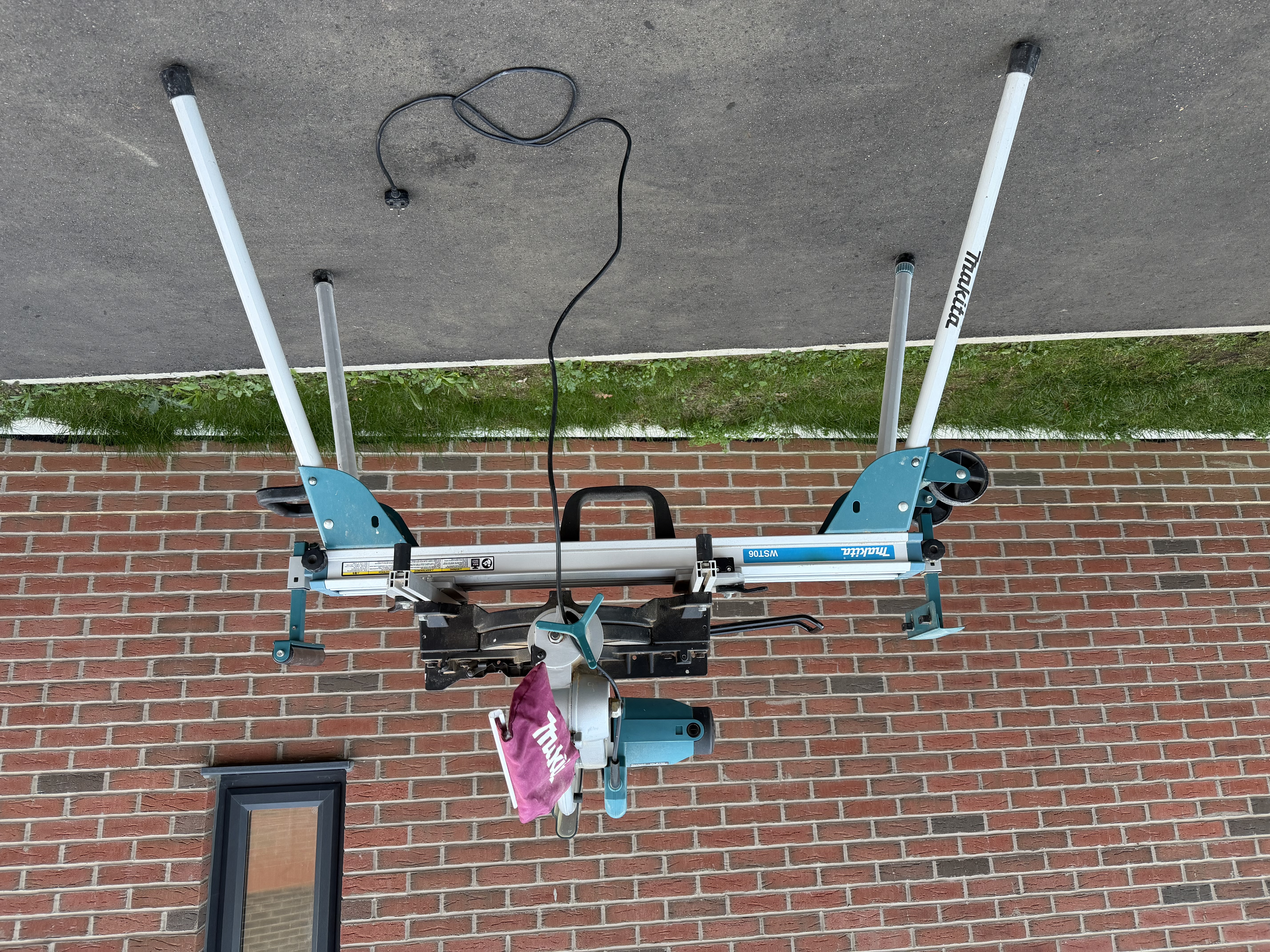 Makita (mls100) mitre compound saw with wst06 work stand