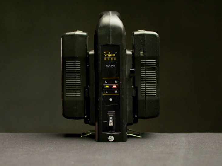 2 stk. v-mount batterier med lader (130wh)