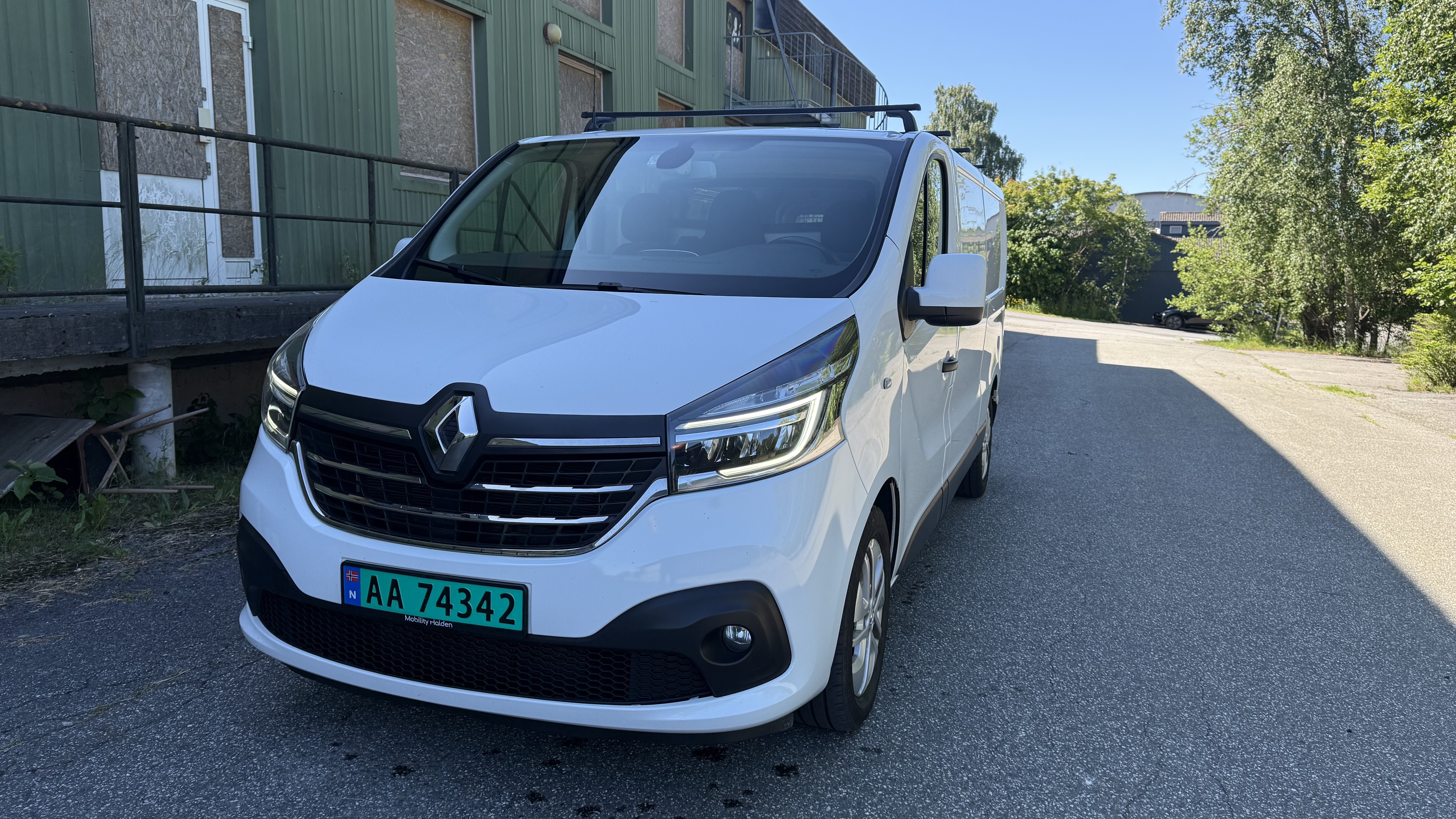 Renault trafic  long one 295 cm inside 