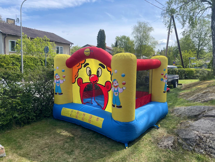 🎪 färgglad clown-hoppborg för uthyrning – barnens favorit! 🎪