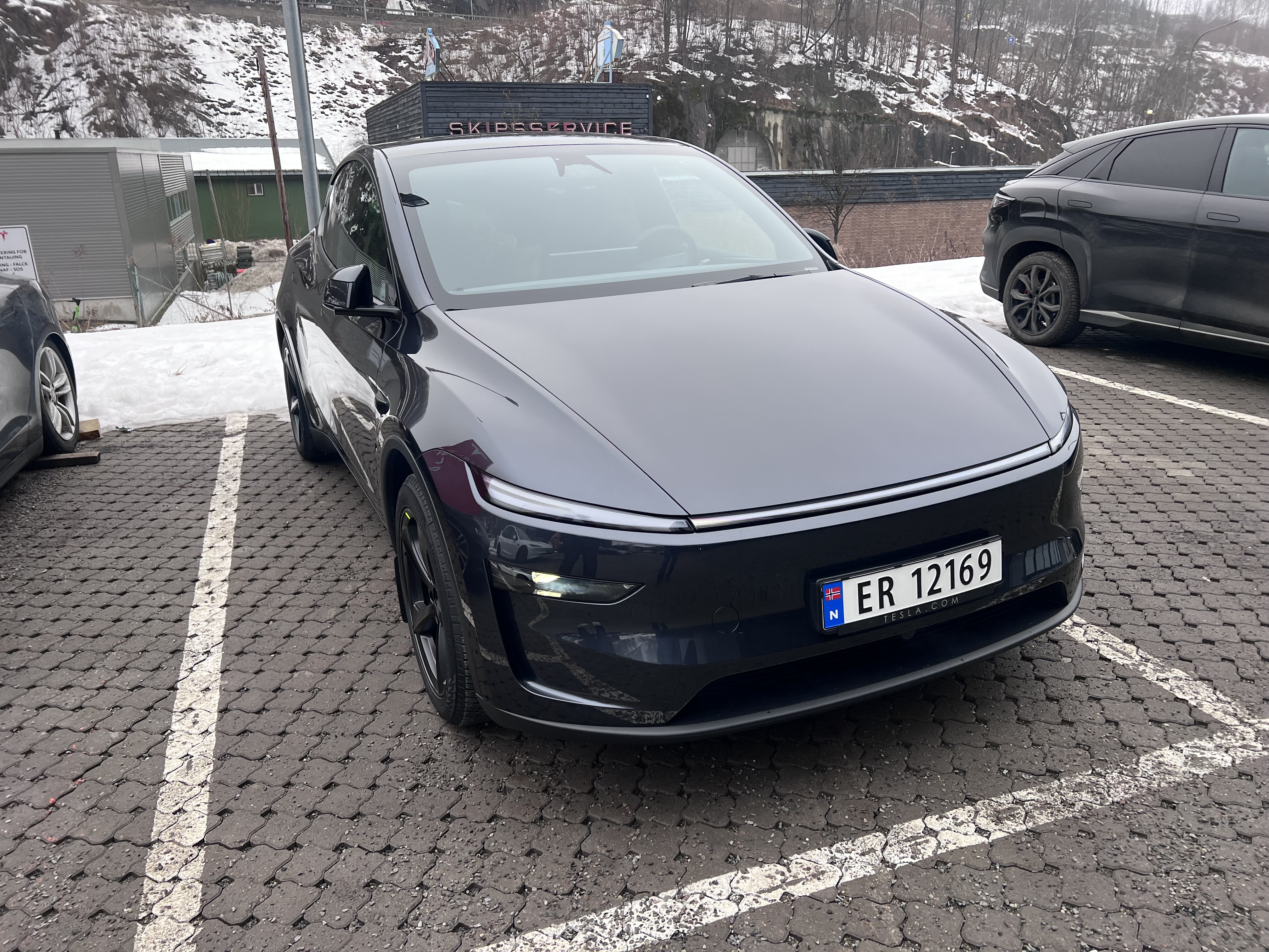 Tesla model y lr