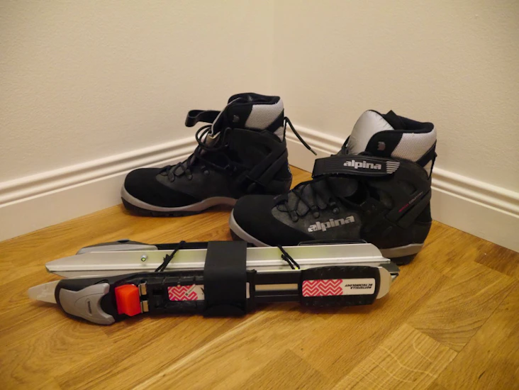 Långfärdsskridskor herr strl 43 + isdubbar