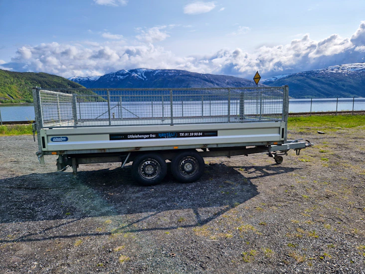 Unsinn 3,5 t tilhenger med stor kasse, kjørebroer og 3 veis tipp