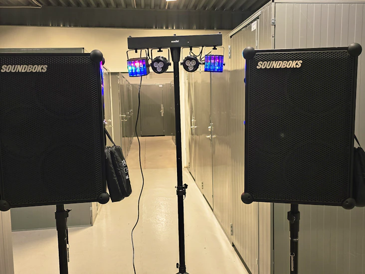 Partypaket deluxe: 2x soundboks 4 + ljusrigg & rök – maxa festen!