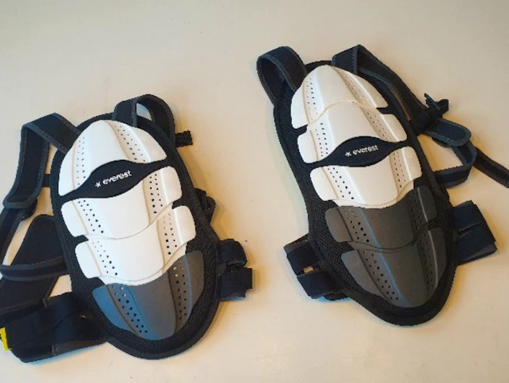 2st ryggskydd för barn