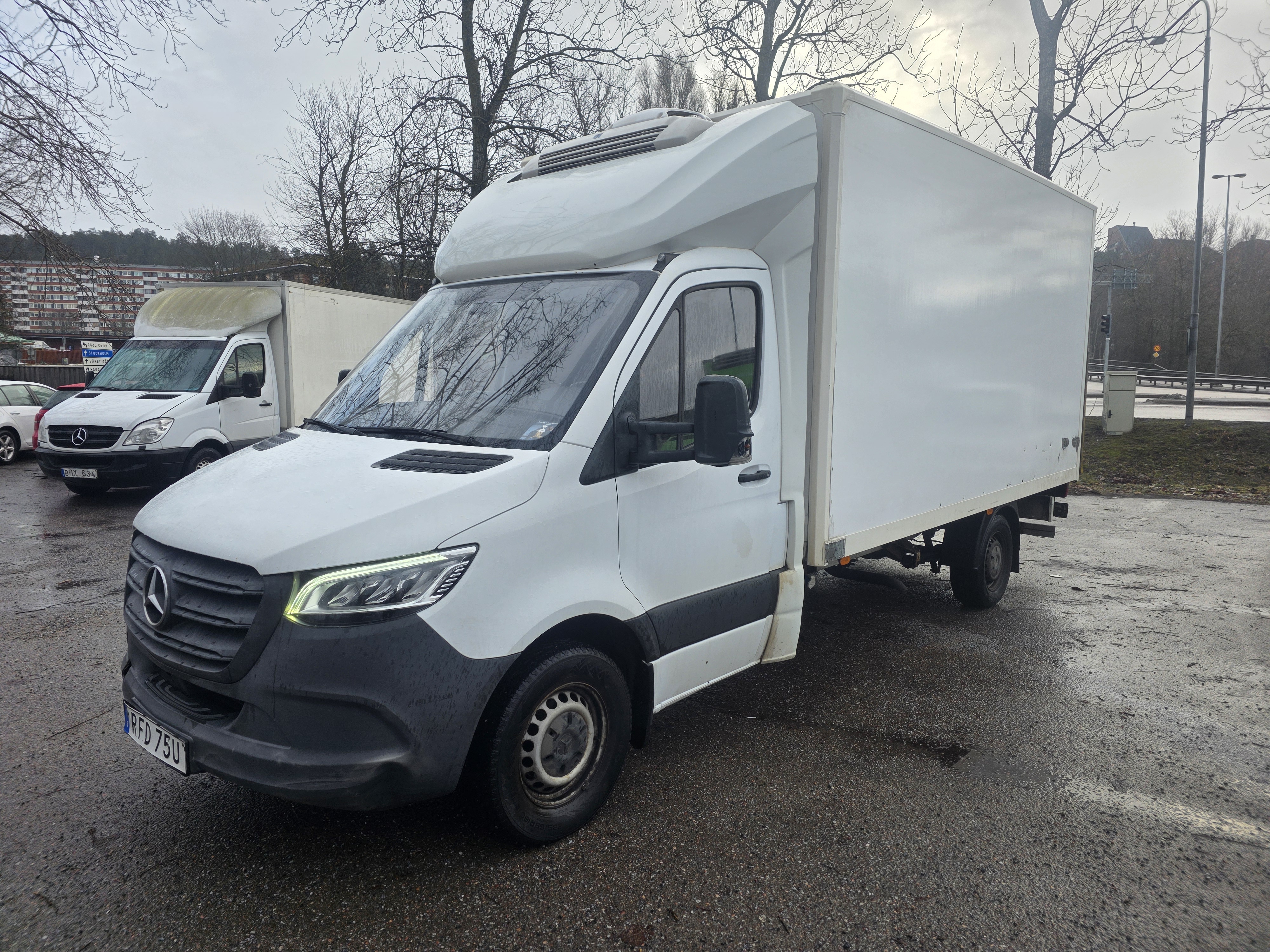 Flyttbil/kylbil /frysbil  med bakgavellift