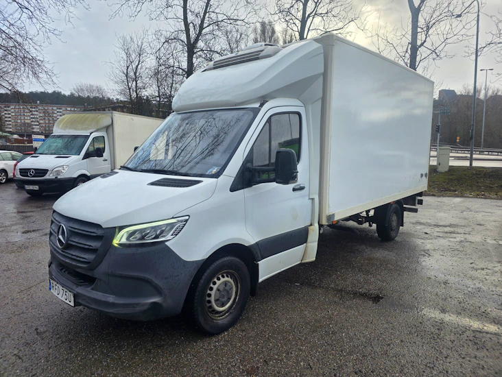 Flyttbil/kylbil /frysbil med bakgavellift