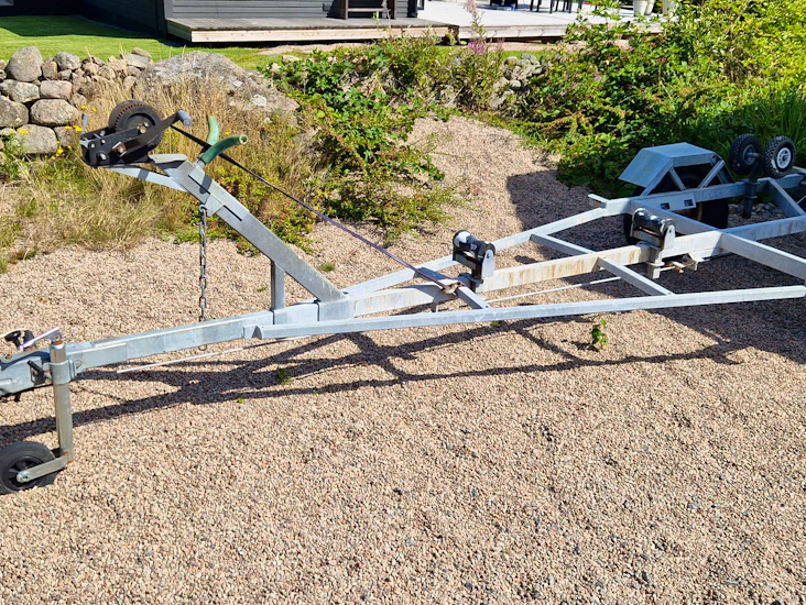 Bromsad båttrailer 80km/h, max 610kg/5,5m