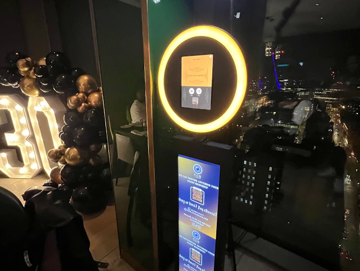 Selfie pod photobooth hire, uk wide