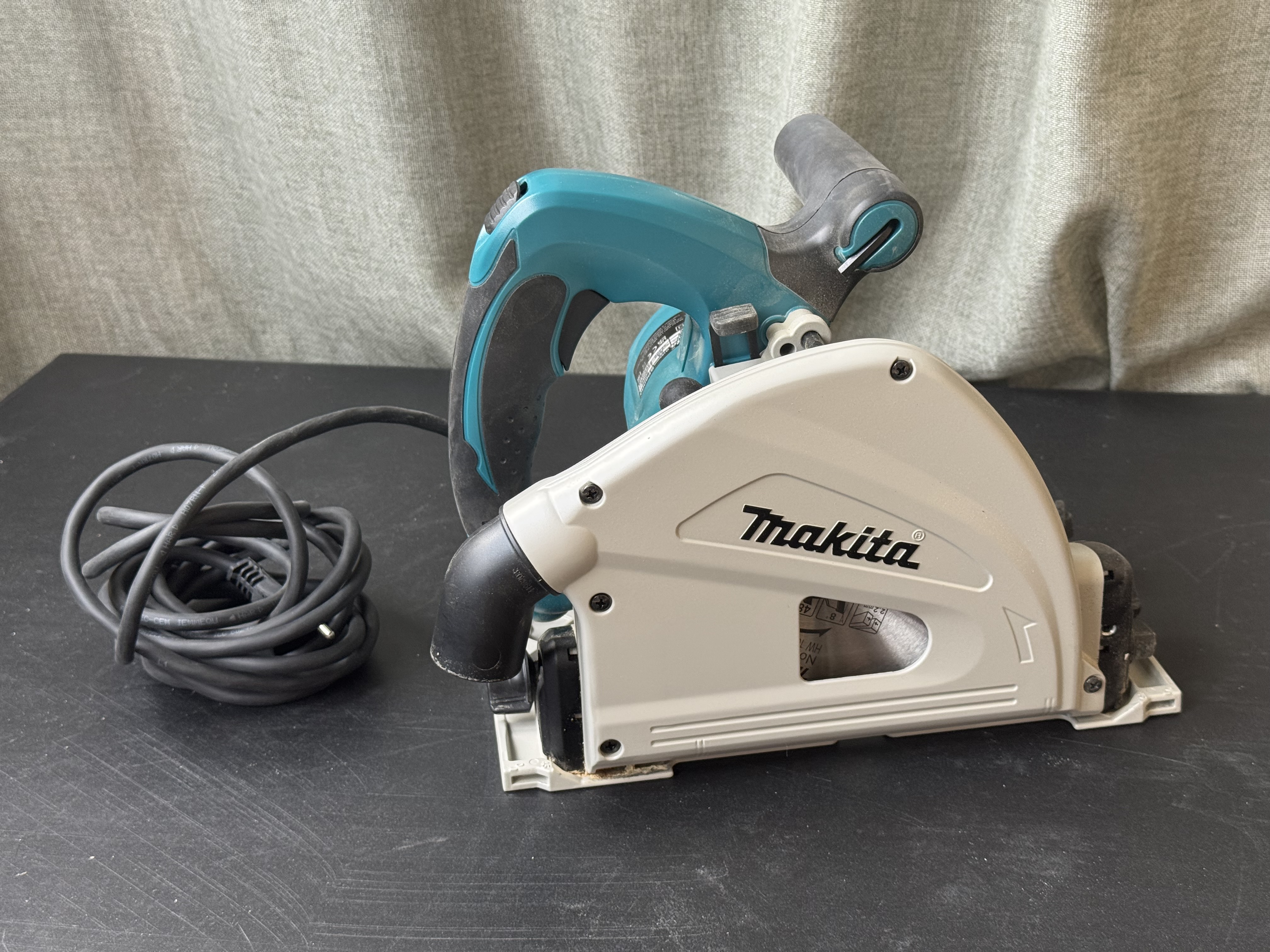 Makita sänksåg sp6000j och 1500mm styrskena– precision för perfekta snitt