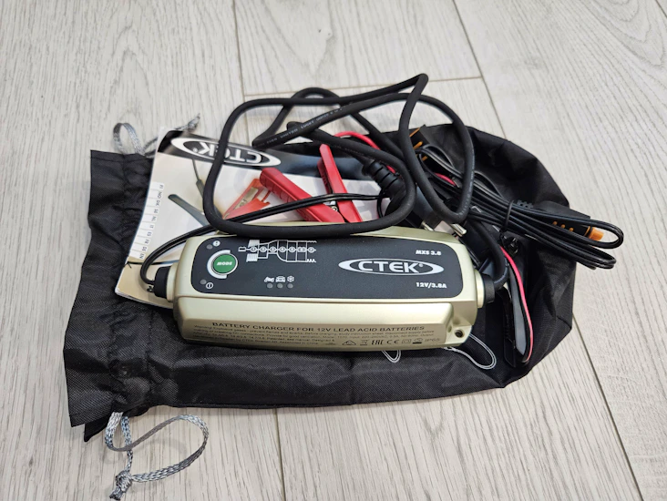 Ctek mxs 3.8 ylläpito- ja akkulaturi