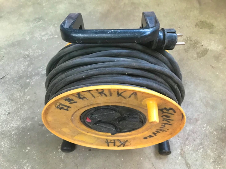 Elkabelvinda med 3 uttag (41 m, 230 v)