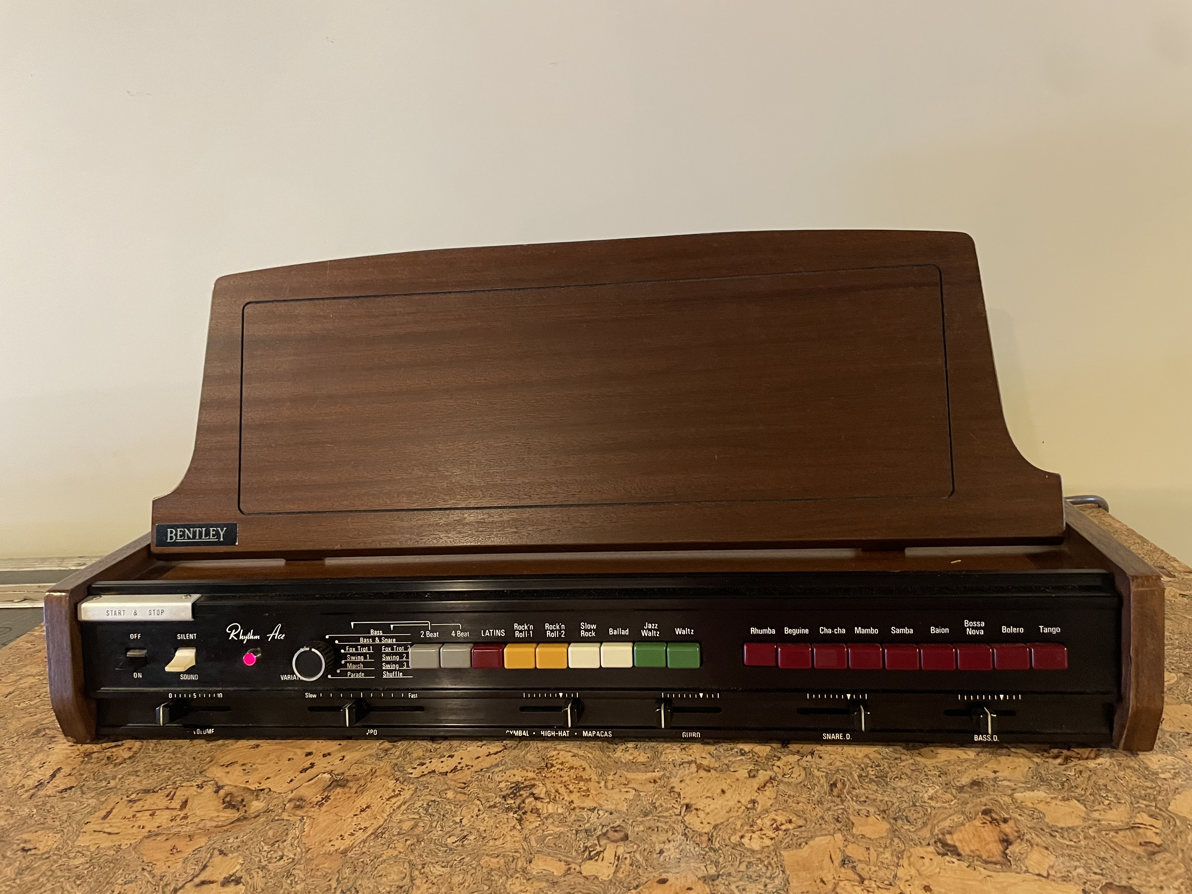 Bentley rhythm ace fr-8l vintage analogue drum machine + pedals & case