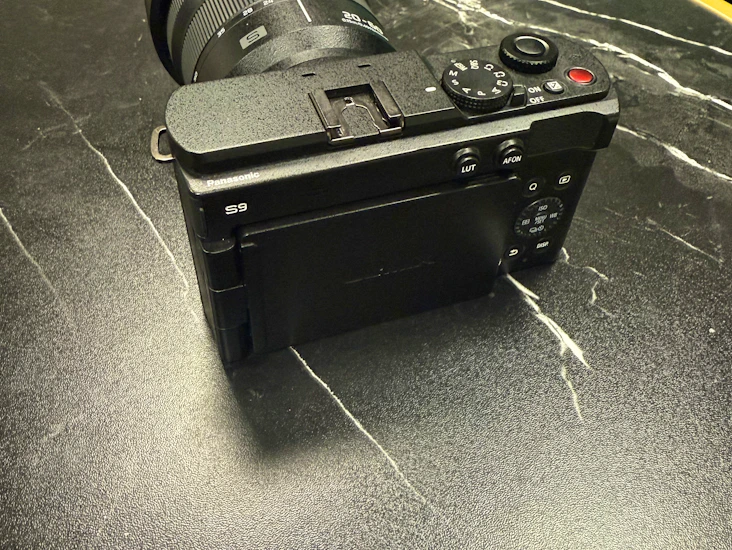 Panasonic lumix s9 full-frame mirrorless + 20-60mm lens