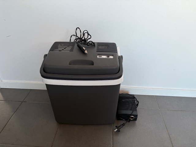 Kylbox 20 l – både för vägg- och biluttag