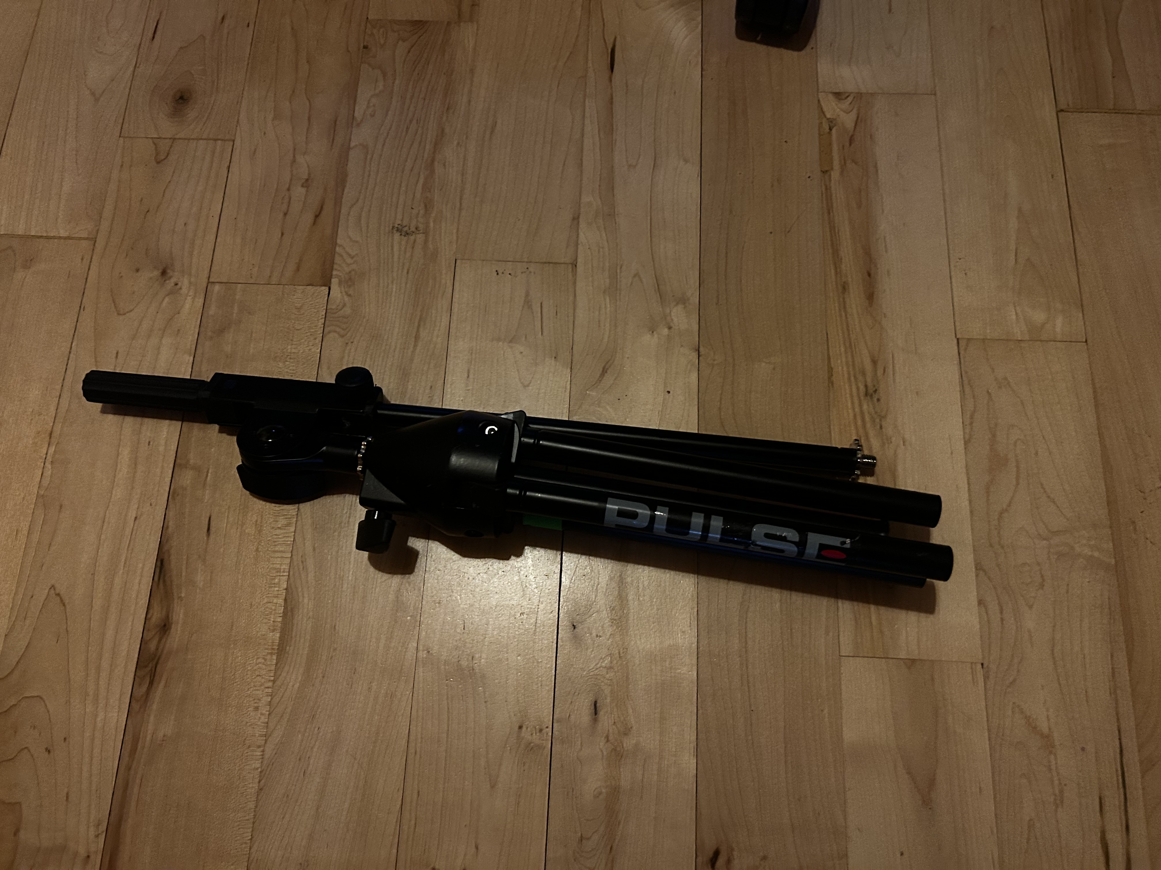 Short mic stand