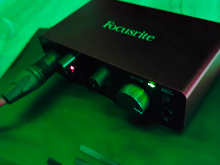 Rode nt1 5th gen w/ focusrite scarlet solo