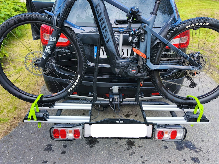 Pyöräteline kahdelle fatbikelle tai sähköpyörälle