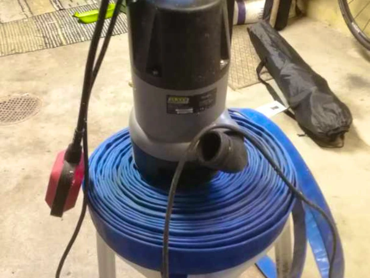 Dränkbar pump inkl lång slang