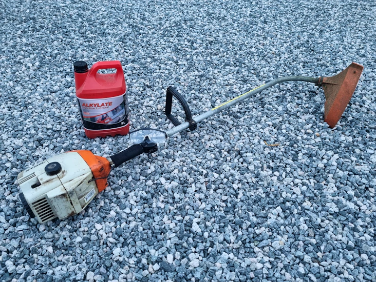 Bensindrevet kantklipper