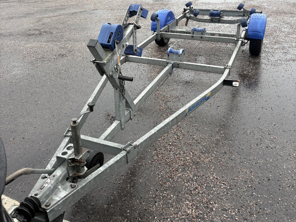 Båttrailer 80 km/h, max lastvikt 730 kg