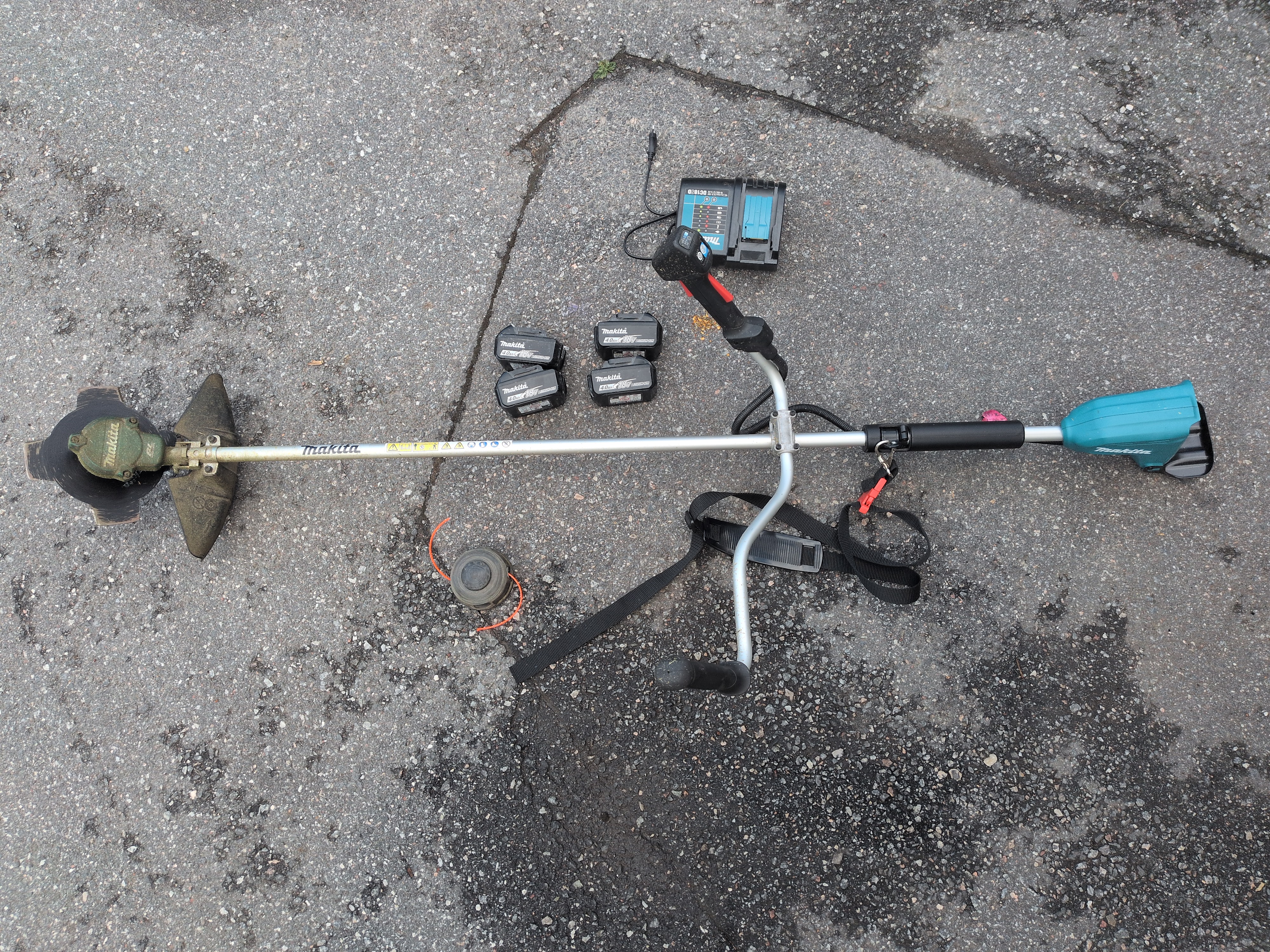 Stark makita dur368a röjsåg / grästrimmer 36v (inkl. 4 batterier)