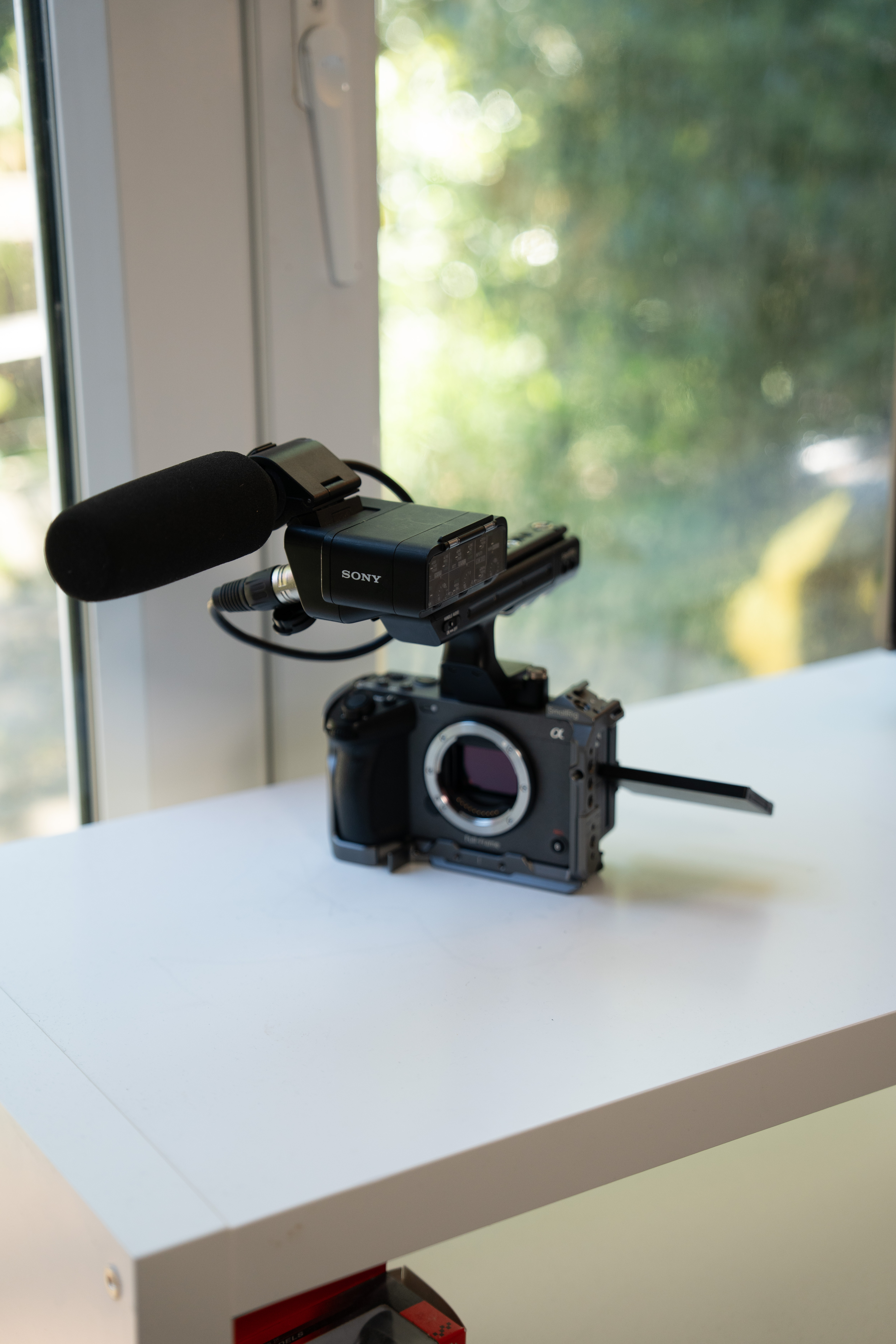 Sony fx3 body + xlr handle + sony shotgun mic + 3 batteries + 512gb sd card +