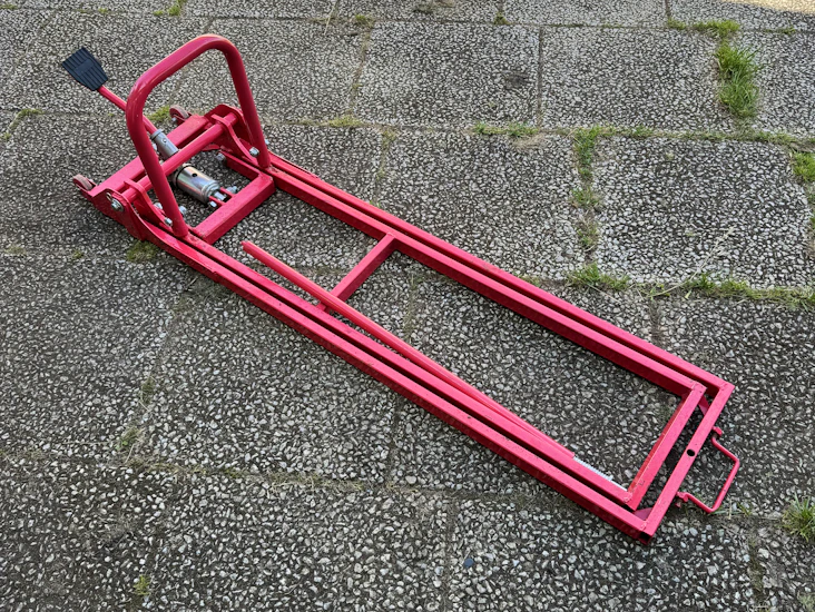 Hydraulisk lyft för åkgräsklippare