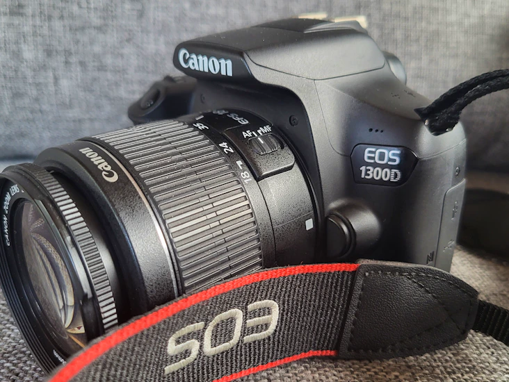Canon eos 1300d