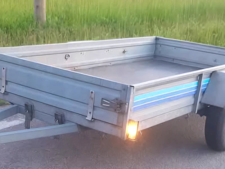 Lätt släp med tipp. lastvikt 460kg.