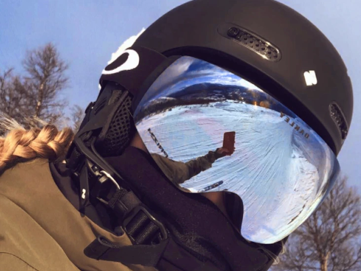 Skihjelm og briller til topptur/slalom