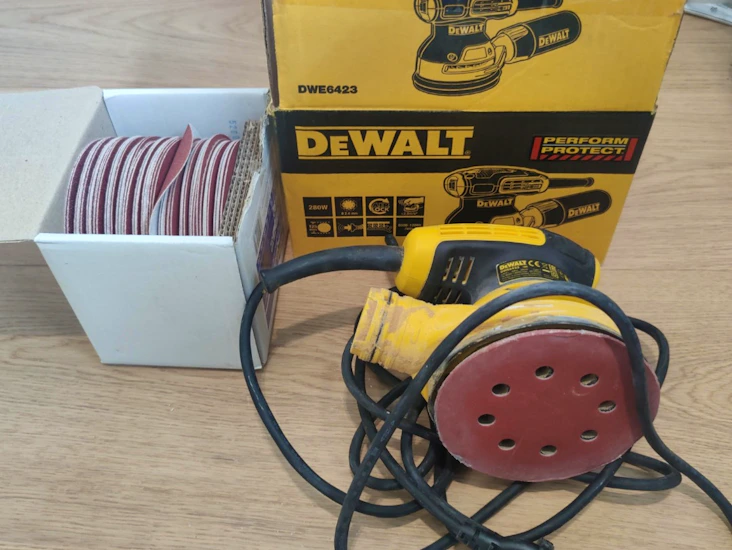 Dewalt epäkeskohiomakone