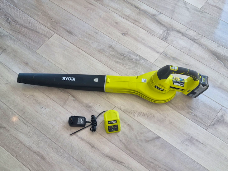 Batteridriven lövblås med 4 mah batteri & laddare