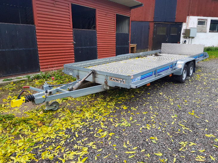 Stor biltrailer / släpvagn