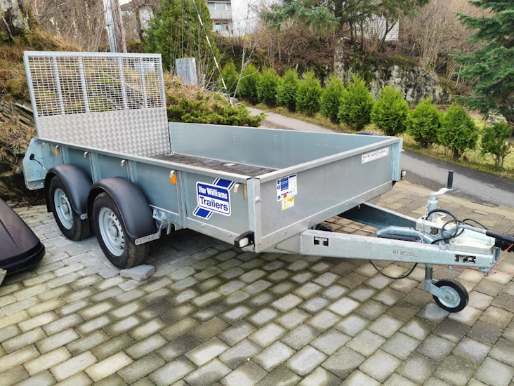 Henger og maskinhenger (2700kgtotal)