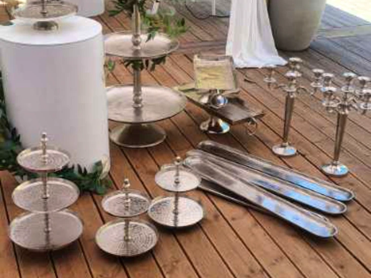 Uppläggningsfat och ljusstakar